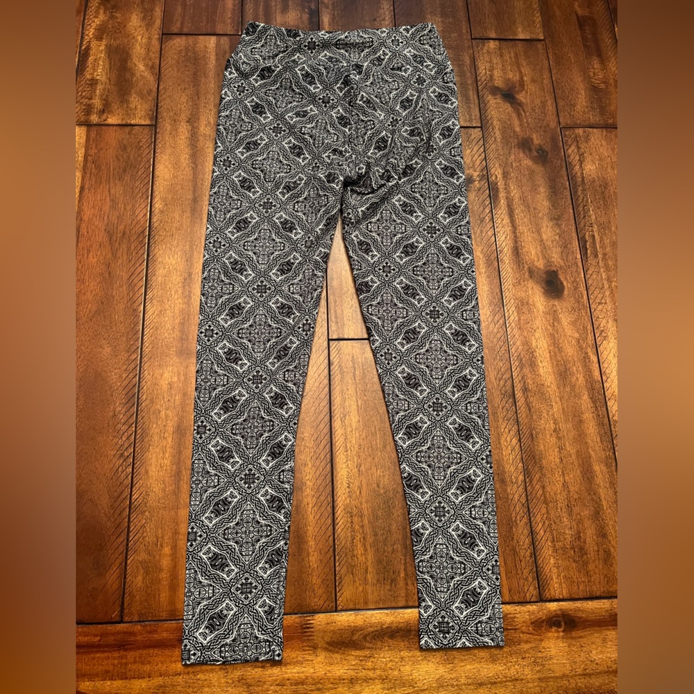 Lularoe leggings. Size - OS. Lightly used, excellent condition.  Black and white